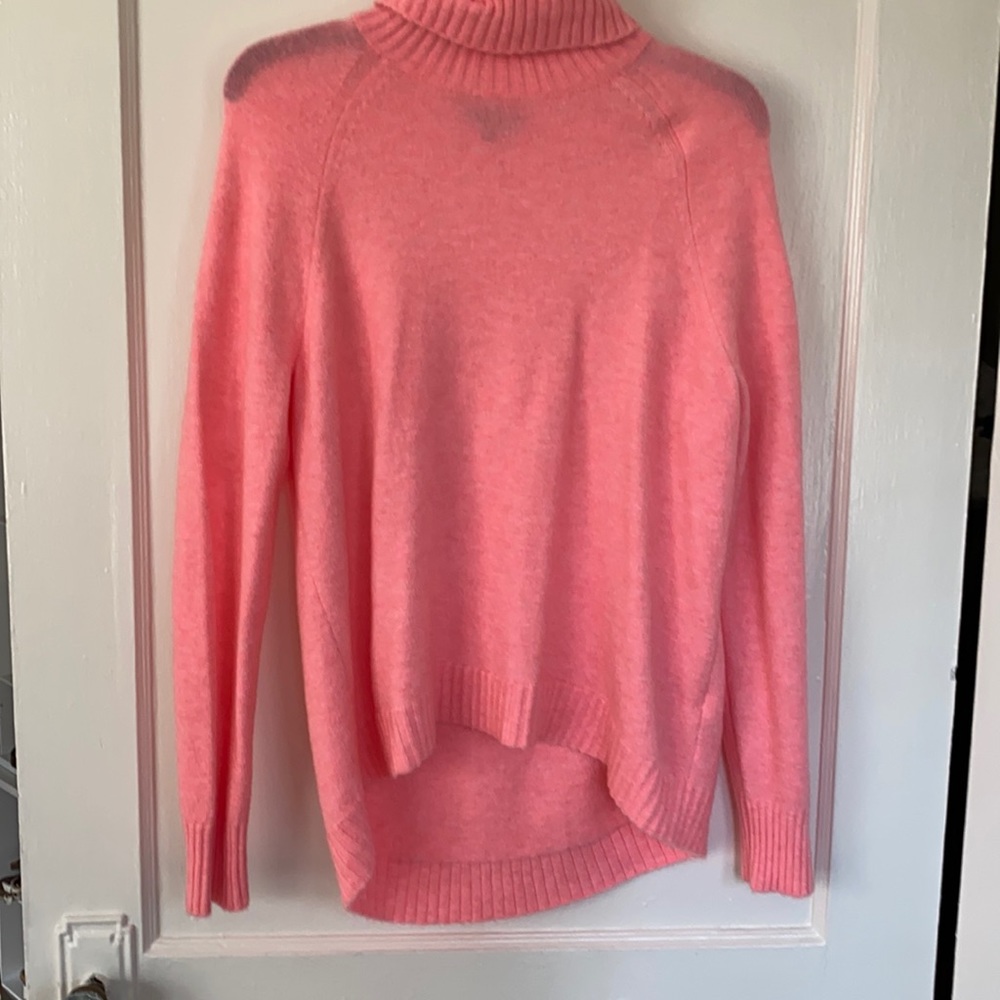 J. Crew - pink turtle neck sweater in super soft yarn. size small. NWOT